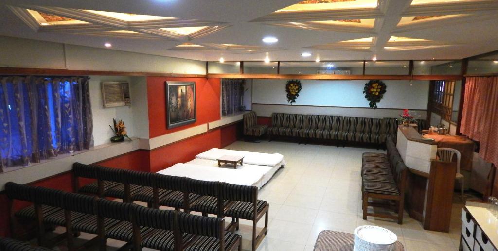 Hotel Raviraj Пюн Екстериор снимка