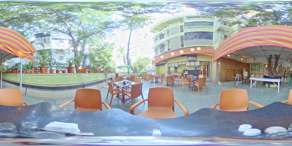 Hotel Raviraj Пюн Екстериор снимка