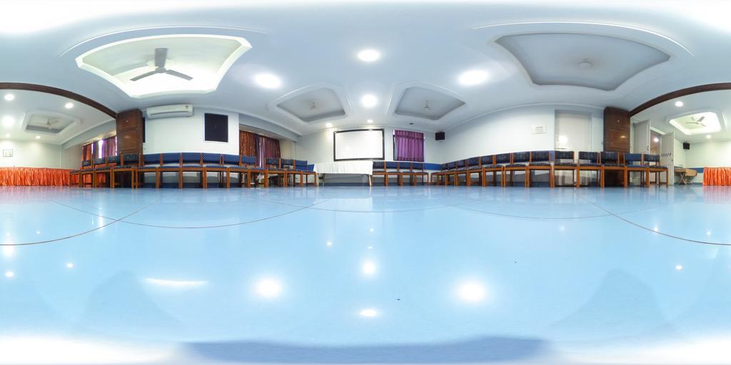 Hotel Raviraj Пюн Екстериор снимка