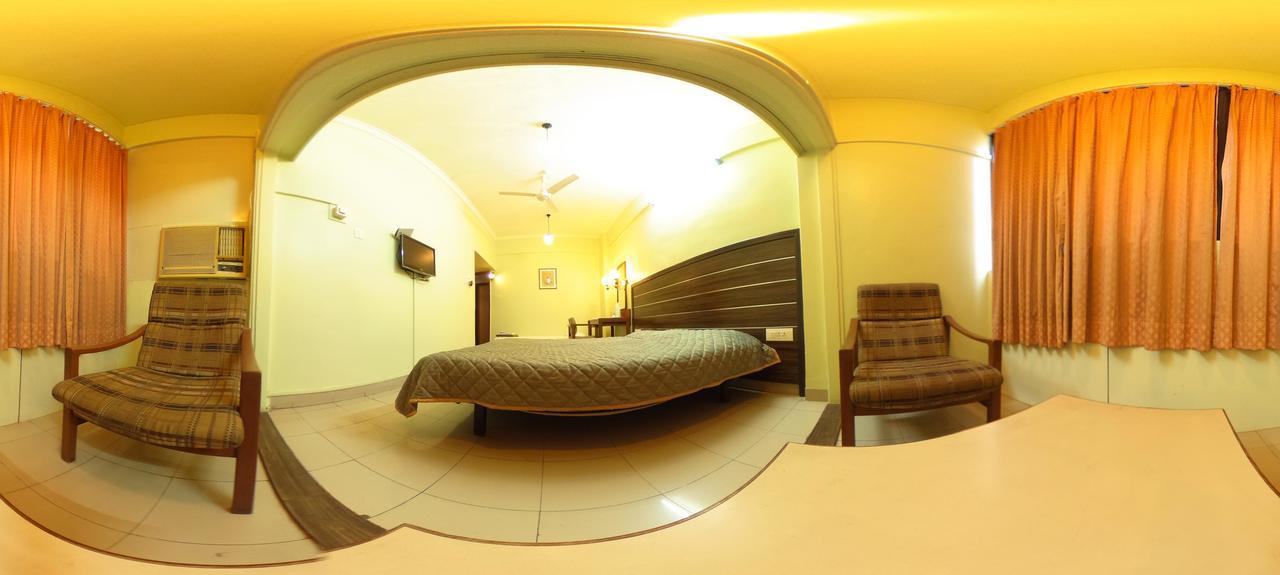 Hotel Raviraj Пюн Екстериор снимка