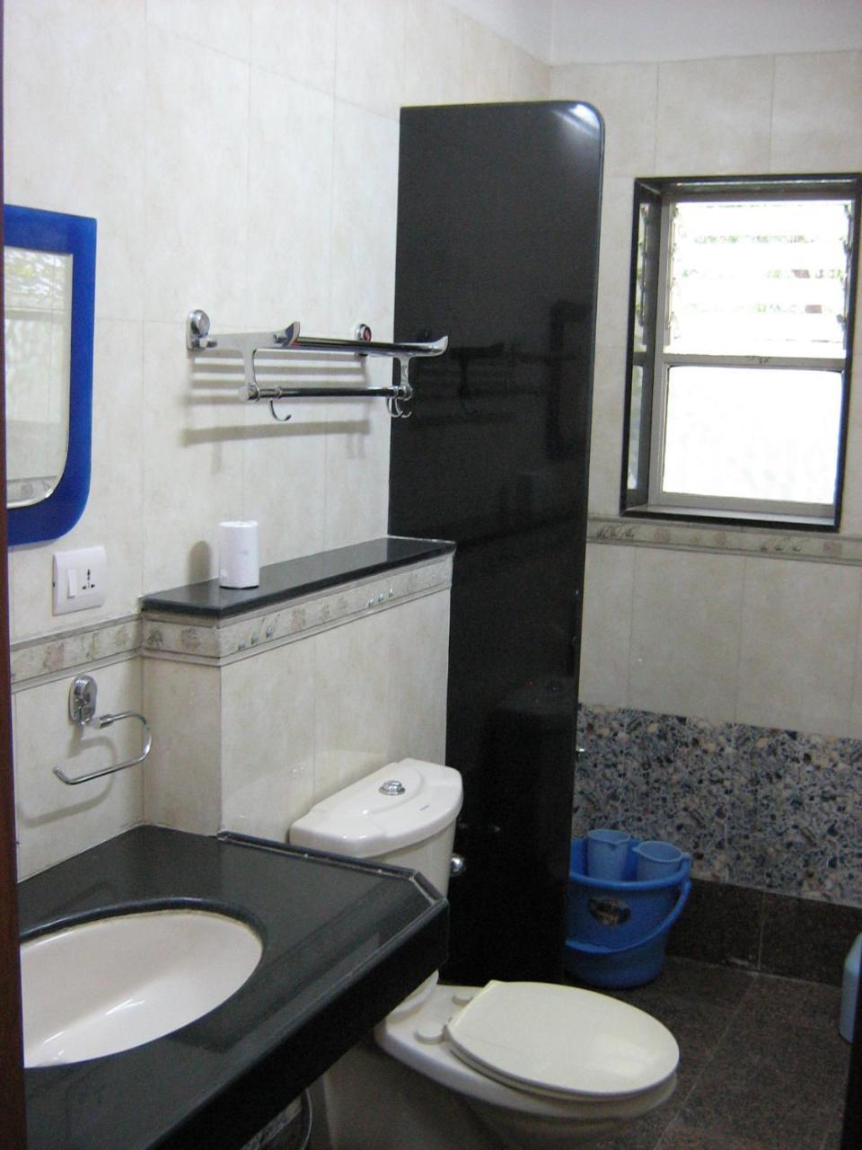 Hotel Raviraj Пюн Екстериор снимка