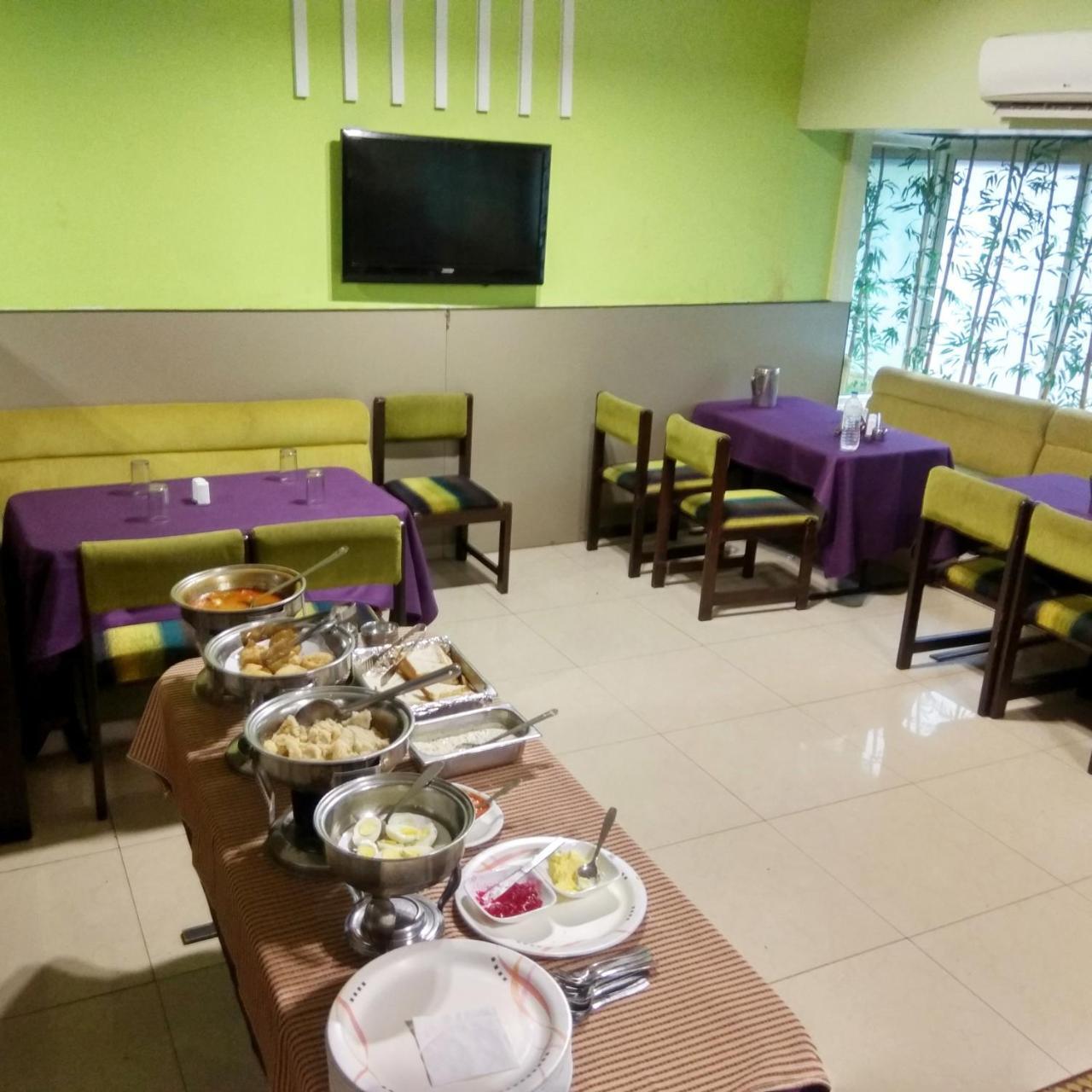 Hotel Raviraj Пюн Екстериор снимка