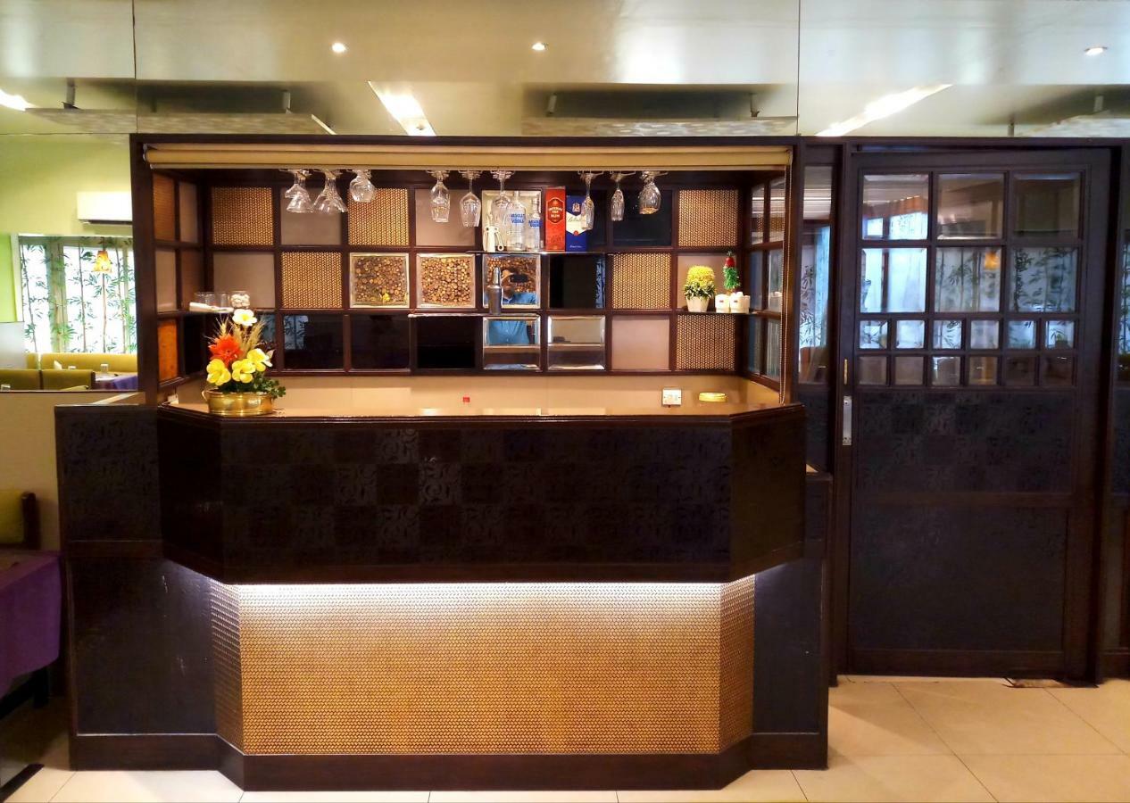Hotel Raviraj Пюн Екстериор снимка